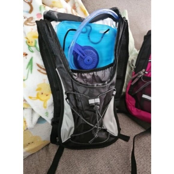 Hydration Pack with 2L Hydration Bladder Lightweight Insulation Water Rucksack - Picture 2 of 3